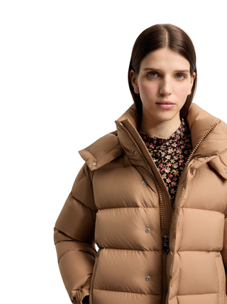 Moncler Maya 70 kurze Daunenjacke mit Kapuze