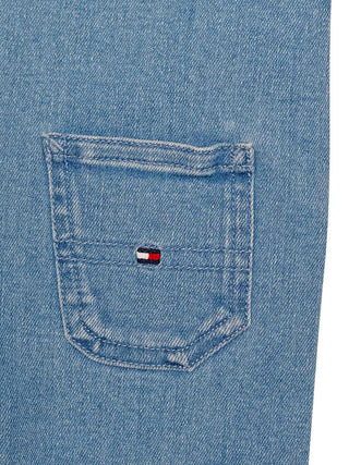 Set Jeans-Latzhose und T-Shirt