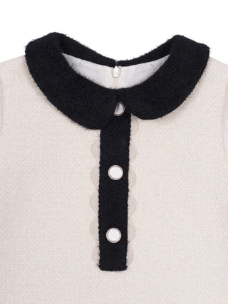 Beiges Kleid mit schwarzen Details