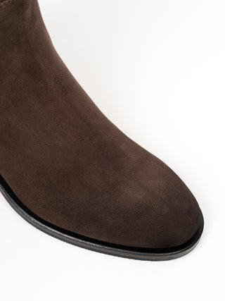 Dunkelbraune Stiefel aus Wildleder