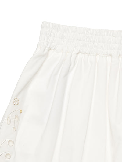 Shorts mit Lochstickerei - Weiß