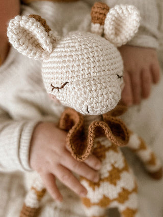 Goldie gehäkelte Giraffe - Ochre - 29 cm