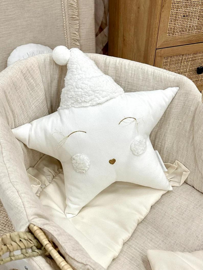 Schlafendes Sternenkissen mit Bouclé-Mütze - Weiß