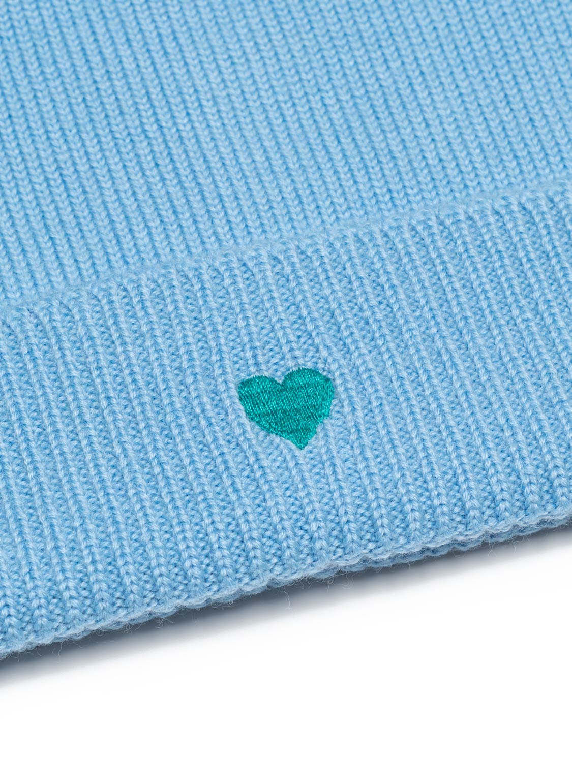Wollmütze mit Herz- Stickerei - Hellblau