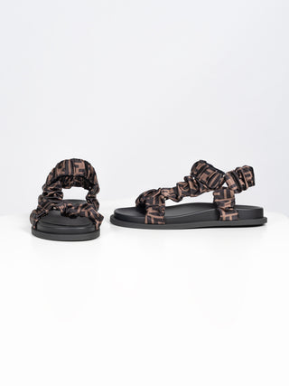 Sandalen mit FF-Muster