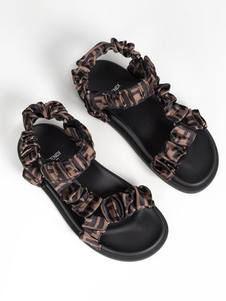 Sandalen mit FF-Muster